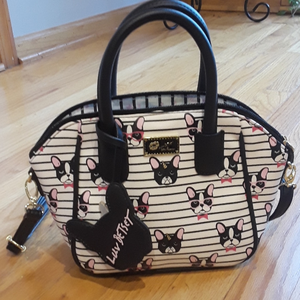womens Luv betsey hand bag new with no tags.